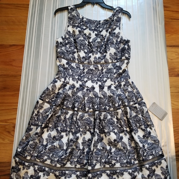 Eliza J Dresses & Skirts - ELIZA J DRESS SIZE 8